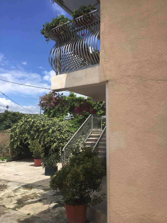 Guesthouse On Zheleznodorozhnaya Sukhumi Eksteriør bilde
