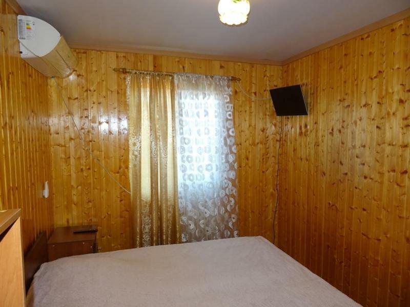 Guesthouse On Zheleznodorozhnaya Sukhumi Eksteriør bilde