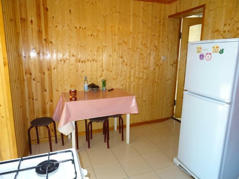 Guesthouse On Zheleznodorozhnaya Sukhumi Eksteriør bilde